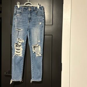 🎉American Eagle High Rise Light Wash Distressed Skinny Jeans